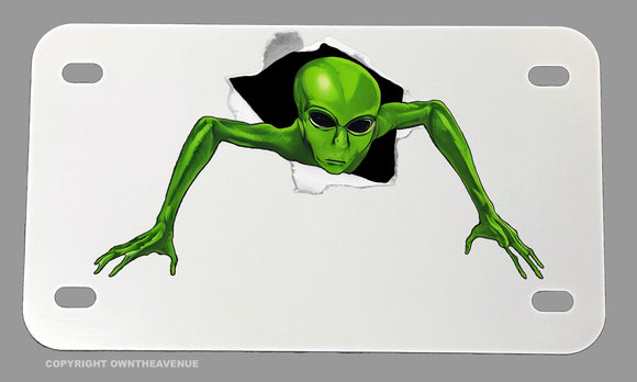 Alien Peeking 3D Effect Funny Joke Humor Motorcycle Metal License Plate